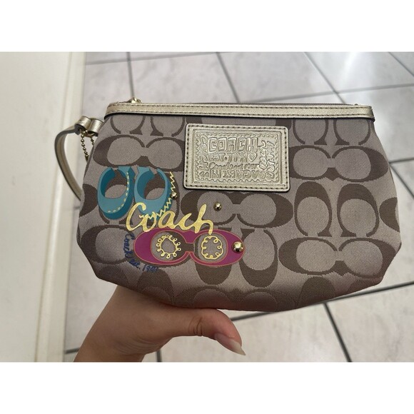 Coach Daisy Pop C Applique Medium Wristlet Bag - Picture 2 of 10